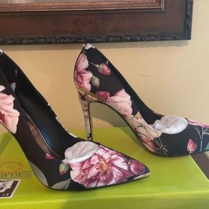 Ted Baker Izibelp Pump Black Iguaza-Floral print